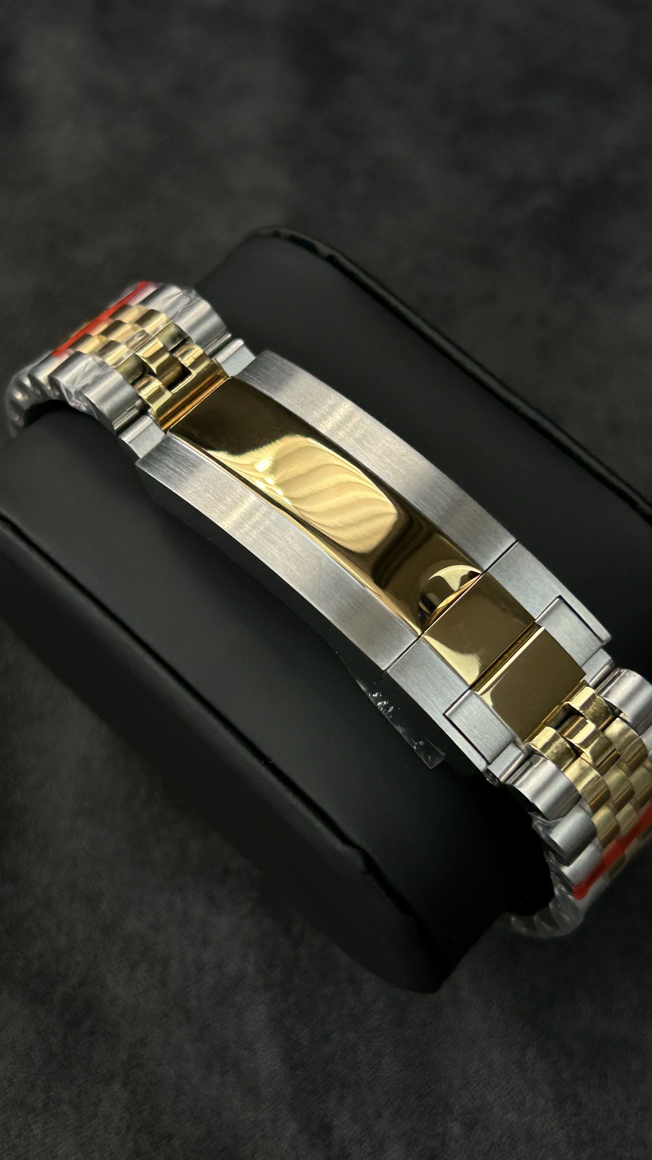 gmt-two-tone