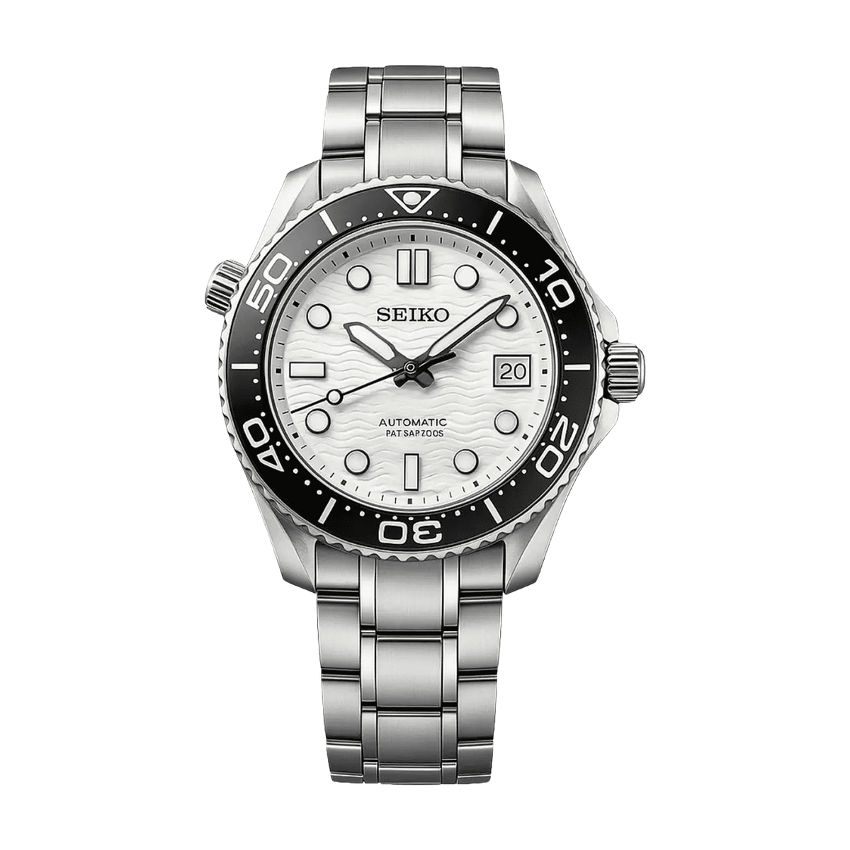 Seiko Omega Mod White Dial с бял вълнообразен циферблат, дата, черен безел, сребриста каса и стоманена верижка